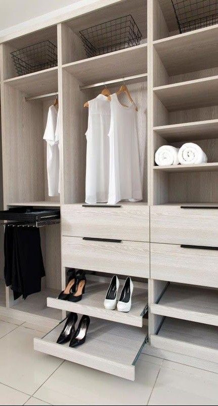 Walk In Robe Designs, Walk In Wardrobe Design, Bedroom Built In Wardrobe, Walking Closet, Dream Closet Design, Walk In Closet Design, Wardrobe Interior Design, Diy Wardrobe, Closet Layout