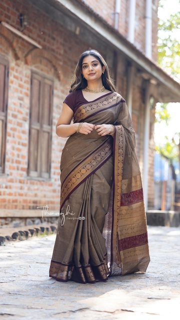 Thenmozhi Designs, Simple Saree Designs, Indian Sari Dress, Saree Sale, Cotton Saree Designs, Simple Kurta Designs, Modern Saree, Saree Poses, Simple Sarees