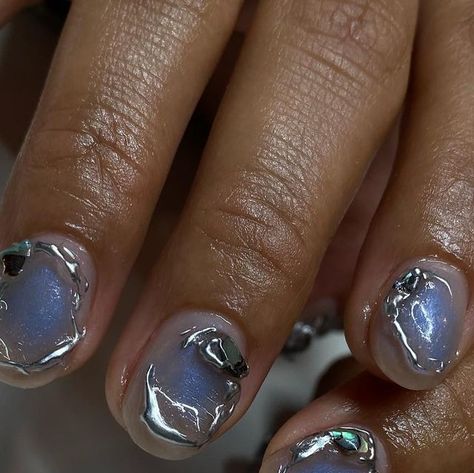 Chrome Nail Art Short Nails, 3d Chrome Nails Short, Cool Chrome Nails, Short 3d Nails, 2023 Short Nails, Short Chrome Nails, Short Nails Inspo, Gel Chrome Nails, 3d Acrylic Nails