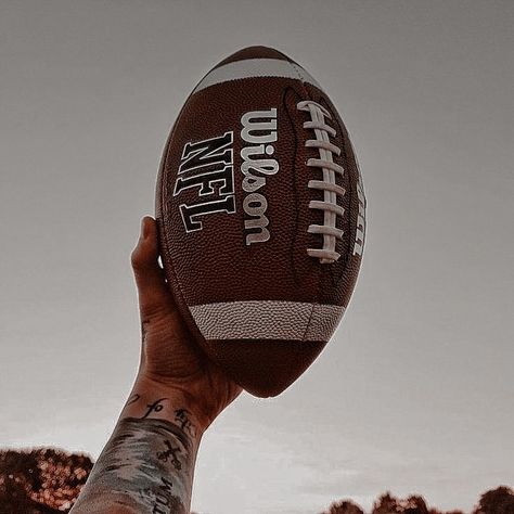 American Football Aesthetic, Football Aesthetic, The Pretty Reckless, Sports Aesthetic, American Football Players, First Down, Football Art, Flag Football, Football Boys