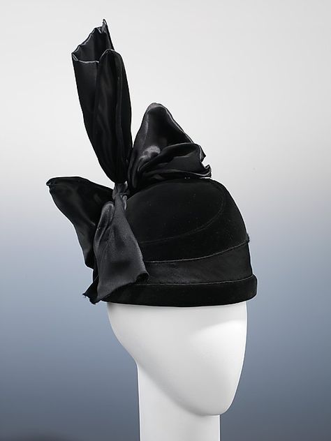 Hat (Toque), Evening  Frederick Loeser & Company  (American, founded 1860)    Date:      ca. 1914  Culture:      American  Medium:      silk  Dimensions:      15 1/2 x 9 in. (39.4 x 22.9 cm)  Credit Line:      Brooklyn Museum Costume Collection at The Metropolitan Museum of Art, Gift of the Brooklyn Museum, 2009; Gift of Mrs. Frederic G. McMahon in memory of her grandparents, Mr. and Mrs. Gilbert C. Halsted, 1975 Evening Hat, Edwardian Hat, Historical Hats, Fashion 1910, Riding Habit, Fulton Street, Antique Hats, Jeanne Lanvin, Most High