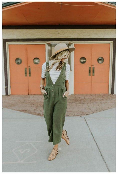 d72fbbccd9fe64c3a14f85d225a046f4desc51164282ri Green Romper Outfit, Green Overalls Outfits, Romper Fall Outfit, Green Jumpsuit Outfit, Jumpsuit Outfit Casual, Overalls Outfits, Romper Fall, Green Overalls, Green Romper