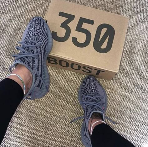 Yeezy Shoes Outfit, Zebra Shoes, Yeezy 350 V2, Boost Shoes, Jordan Shoes Girls, Kicks Shoes, Yeezy Sneakers, Shoes Sneakers Jordans, Nike Air Shoes