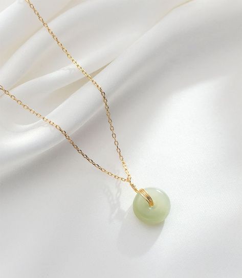 ❀ THE MEANING OF JADE: The circle of Jade is the means of holding back peace and keep happiness. Round donuts mean to bring fortune and avoid evil spirits. The natural Hetian jade can let your skin become smooth and good for your health. ❀ As the jade pendant is made from the natural jade stone, so the color of each one, will also have some color difference from each other, some may light, some may a little darker, we will send them randomly and don't provide custom color, coz they are all prett Jade Jewelry Necklace, Donut Necklace, Jewellery Photography Inspiration, Xmas 2024, Jade Pendant Necklace, Jewellery Photography, Hetian Jade, Jade Necklace, Quick Outfits