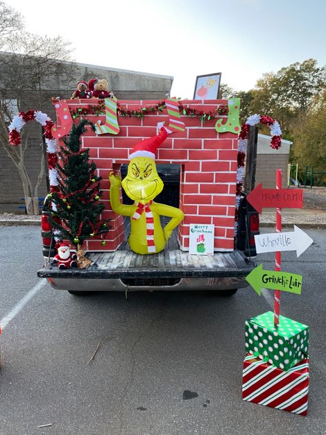 Christmas Drive Thru Ideas, Holiday Parade Floats Grinch, Parade Ideas Truck, Christmas Trunk Or Treat Ideas For Cars, Christmas Truck Parade Ideas, Fire Truck Christmas Parade, Christmas Parade Truck Decorations, Christmas Vehicle Decorations, Whoville Trunk Or Treat Ideas