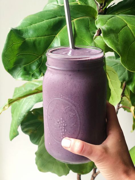 Smoothie Nutrition, Green Powder Smoothie, Berry Green Smoothie, Vegetable Smoothie Recipes, Greens Smoothie, Green Superfood Powder, Smoothie Juice, Different Fruits And Vegetables, Blueberry Smoothie