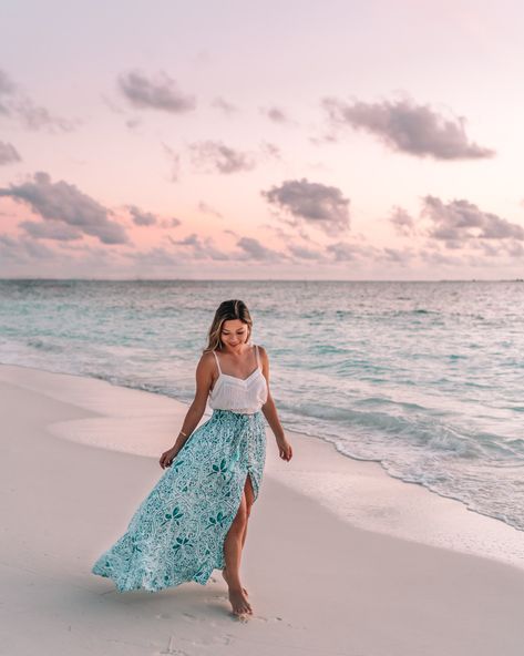 COCO RESORTS: SECLUDED ISLAND IN THE MALDIVES Sea Pictures Instagram, Maldives Dress Style, Sea Dress The Beach, Maldives Dress Style Women, Maldives Photo Ideas, Maldives Fashion, Beach Portraits Woman, Beach Photography Poses Women, Beach Looks For Women