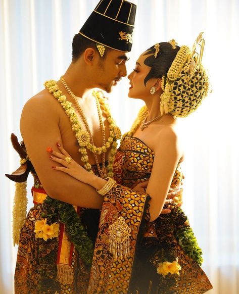 Jawa Art, Dress Akad, Wedding Adat Jawa, Jawa Wedding, Wedding Jawa, Indonesian Kebaya, Javanese Wedding, Adat Jawa, Foto Wedding