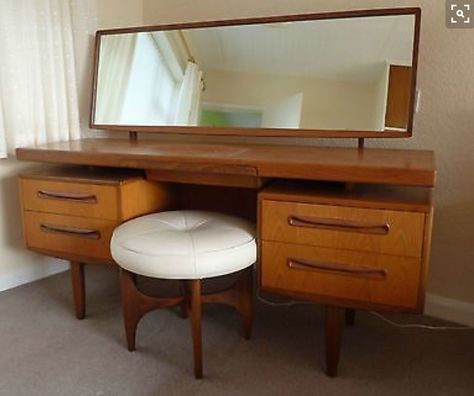 ... G Plan Dressing Table, Vintage Mid Century Furniture, Design Del Prodotto, Maximalism, Retro Furniture, Decor Minimalist, Retro Home Decor, Century Furniture, Retro Home