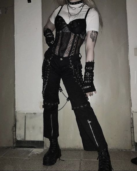 Mall Goth Fashion, Alt Outfits, Punk Clothing, Style Steal, Personal Aesthetic, Streamer Dr, Punk Outfits, Friends Fashion, The League