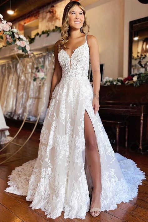 Wedding Reception Outfit For Bride, Lacy Wedding Dresses, English Wedding Dresses, Mountain Wedding Dress, Tight Wedding Dress, Wedding Reception Outfit, Elegant Bridal Dress, Boho Chic Wedding Dress, Honeymoon Dress