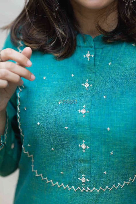 New Handwork Kurti Design, Simple Handwork On Kurti, Full Sleeves Kurti Designs, Cotton Dress Pattern, Simple Kurta, Silk Kurti Designs, New Kurti Designs, Butterfly Quotes, Churidar Designs