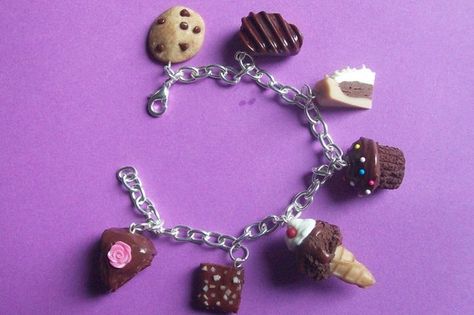 chocolate theme polymer clay charm bracelet Cupcakes Photography, Polymer Clay Charm Bracelet, Polymer Clay Kunst, Diy Jewelry Charms, Tanah Liat, Clay Bracelet, Kawaii Jewelry, Cute Polymer Clay, Polymer Clay Miniatures