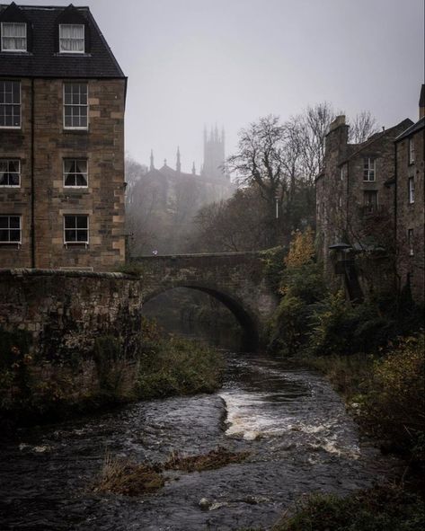 Scotland Aesthetic, Dark Autumn, Brasov, Dark Academia Aesthetic, Edinburgh Scotland, Academia Aesthetic, Autumn Aesthetic, Pretty Places, Travel Aesthetic