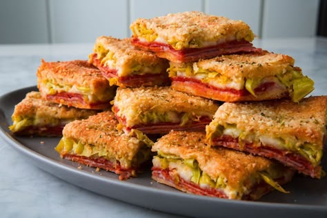 Antipasto Squares Are Unbelievably Addicting Delish  FOR JOHN Antipasto Squares, Make Ahead Christmas Appetizers, Square Recipes, Christmas Recipes Appetizers, Crescent Roll Recipes, Crescent Roll, Roll Recipes, Holiday Appetizers, Recipes Appetizers