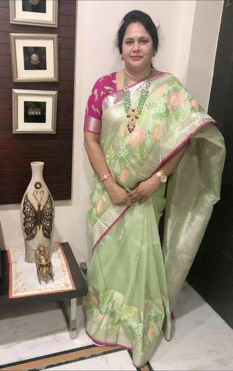 Kota Saree Blouse Designs Latest, Kota Saree Blouse Designs, Zari Kota Sarees, Saree Hairstyles, Blouse Designs High Neck, Wedding Saree Blouse, Kids Blouse Designs, Wedding Saree Blouse Designs, Cotton Saree Designs