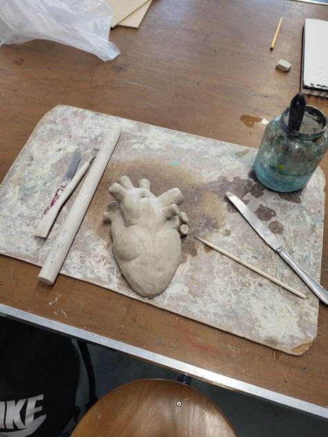 Clay Sculpting Aesthetic, Heart Clay Sculpture, Ceramic Anatomy, Valentine Oc, Sculpting Aesthetic, Anatomical Heart Art, Heart Clay, Heart Sculpture, Farm Animal Toys