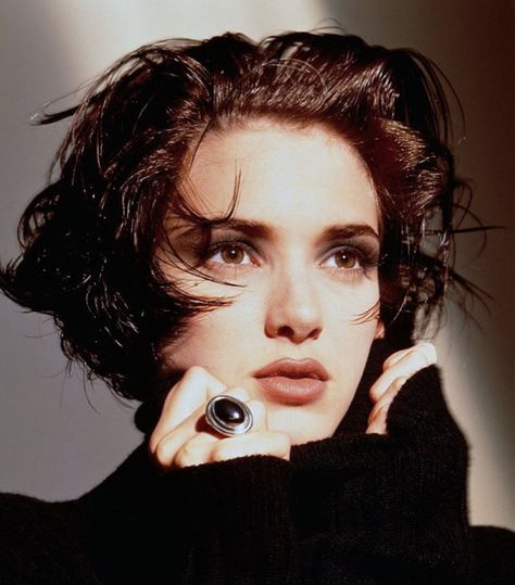 Winona Ryder 90s, Winona Forever, Wash N Go, No Bad Days, Photographie Portrait Inspiration, Winona Ryder, Harper’s Bazaar, Harpers Bazaar, French Girl