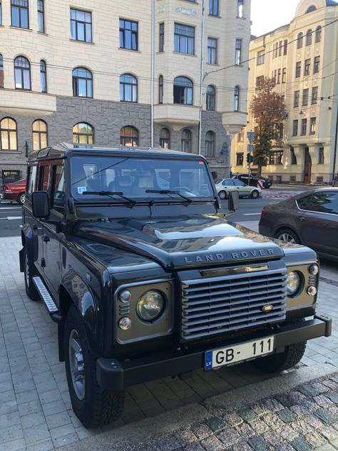 Range Rover Old, Old Range Rover, Old Land Rover, Range Rover Car, Car Dream, Range Rover Classic, Thomas Shelby, 2023 Vision, Future Lifestyle