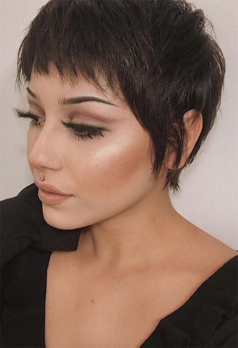 61 Extra-Cool Pixie Haircuts for Women: Long & Short Pixie Hairstyles Pixie Haircut Styles, Longer Pixie Haircut, Long Pixie Hairstyles, Pixie Hair, Zoe Kravitz, Penteado Cabelo Curto, Short Pixie Haircuts, Pixie Haircuts, Short Hair Haircuts