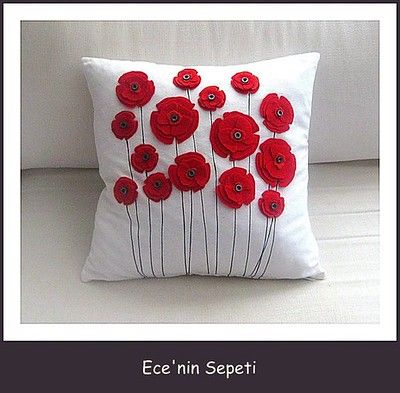 Felt Pillow, Bantal Sofa, Cushion Cover Designs, Pretty Pillow, Sewing Pillows, Creation Couture, Flower Pillow, 자수 디자인, Fabric Christmas Ornaments