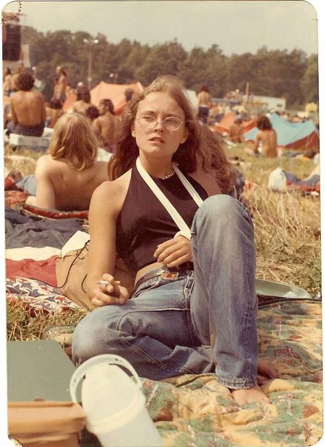 My mom, age 15, smoking at an Allman Brothers concert with a broken arm. Watkins Glen '73 Hippie Aesthetic, Broken Arm, Estilo Hippy, Mode Hippie, Watkins Glen, 70s Inspired Fashion, 70s Aesthetic, Allman Brothers, 70s Vibes