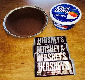 Hershey Sundae Pie Recipe, Hershey Bar Pie, Hershey Chocolate Pie, Hersheys Bar, Hershey Bar Cakes, Hershey Pie, Cool Whip Pies, Hershey Recipes, Easy Chocolate Pie