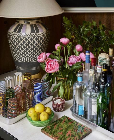 Barn Bar, Home Bar Ideas, Lauren Santo Domingo, Bandeja Bar, Veranda Magazine, Hamptons Home, Accessories Styling, Irish Houses, Bar Tray