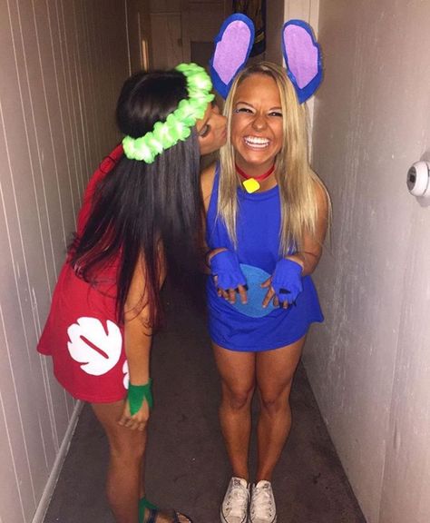 Halloween Costume Teenage Girl, Halloween Costume Couple, Disney Costumes Diy, Meme Costume, Teen Halloween, Matching Halloween Costumes, Bff Halloween Costumes, Best Friend Halloween Costumes, Duo Halloween Costumes