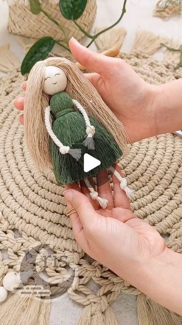 How To Make A Macrame Doll, Diy Yarn Dolls Tutorial, How To Make Christmas Angels, Diy Macrame Doll Tutorial, Macrame People Tutorial, Yarn Dolls How To Make, Macrame Dolls Tutorials, Macrame Dolls How To Make, Macrame Doll Tutorial