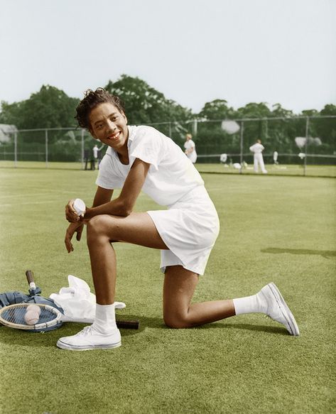 Althea Gibson at the West Side Tennis Club, Queens, New York, 1950 © Bettmann Althea Gibson, Electric Football, African American Artwork, Johnny Mathis, American Athletes, Black Arts, Vintage Tennis, Tennis Club, Queens New York