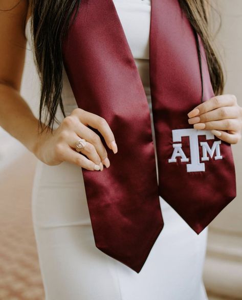 Tamu Senior Pictures, Texas A&m Senior Pictures, A&m Graduation Pictures, Tamu Graduation Pictures, Texas A&m Graduation Pictures, Preconvo Photoshoot, Aggie Graduation Pictures, Tamu Graduation, Graduation Poses Ideas