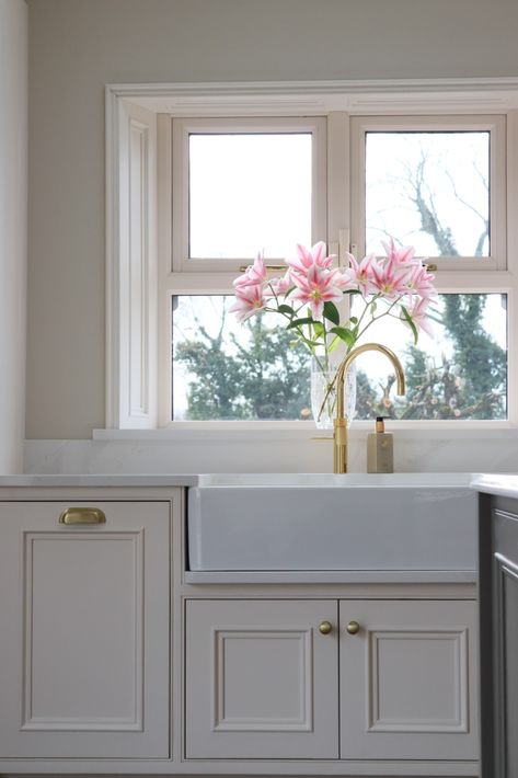 In traditional kitchens, using quartz on the upstands and window cills adds to the space and creates a continual flow. Window Trim Kitchen Sink, Kitchen Window Sill With Quartz, Upstands In Kitchens, Quartz Window Sill Kitchen, Quartz Window Sill, Kitchen Window Sill Ideas, Kitchen Upstand, Granite Window Sill, Farmhouse Kitchen Window