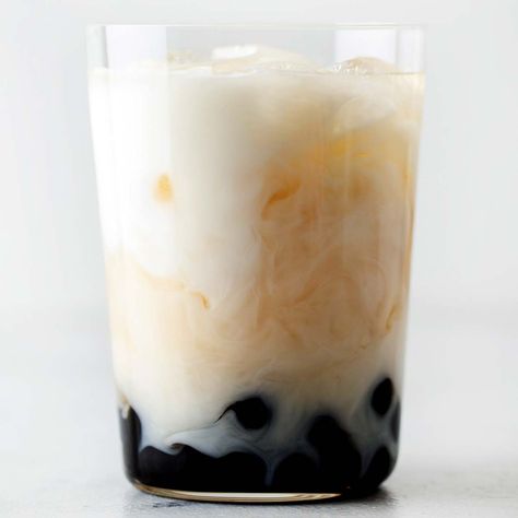 Jasmine Bubble Tea (Jasmine Boba Milk Tea) - Oh, How Civilized Bubble Tea Recipe, Milk Tea Recipes, Bubble Tea Boba, Bubble Tea Shop, Boba Drink, Boba Tea, Drink Milk, Milk Tea, Tea Shop