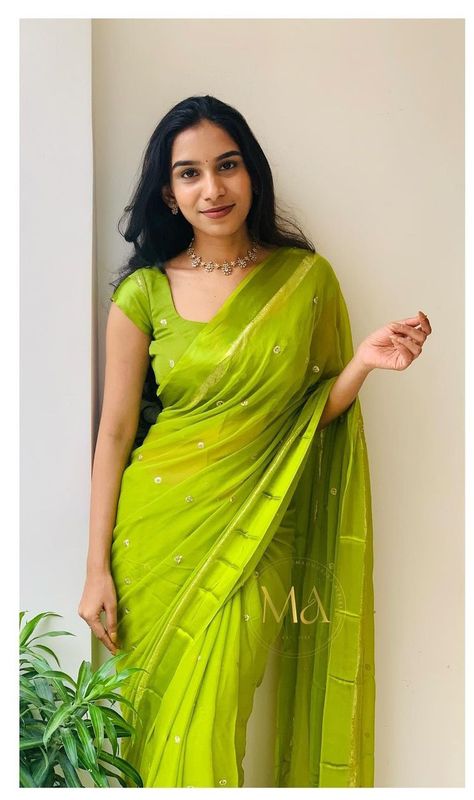 Jaya Ahsan Saree, Synthetic Saree Blouse Designs, Cotton Saree Outfit, Monochrome Saree, South Look, Farewell Outfits, Pleats Techniques, Saree Outfit, Latest Saree Trends