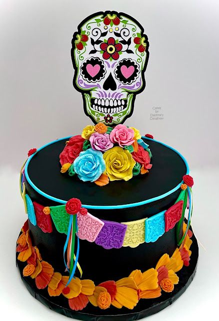 Day Of The Dead Cake Ideas, Skull Cake Ideas, Skull Birthday Cake, Coco The Movie, Sugar Skull Birthday, Sugar Skull Cakes, Sugar Skull Party, Skull Birthday, Day Of The Dead Cake