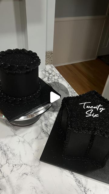 Black Glitter Cake Birthday, Black Glitter Cake, Circle Cake, 14th Birthday Cakes, Silver Cake, Custom Birthday Cakes, Glitter Cake, 14th Birthday, 25th Birthday