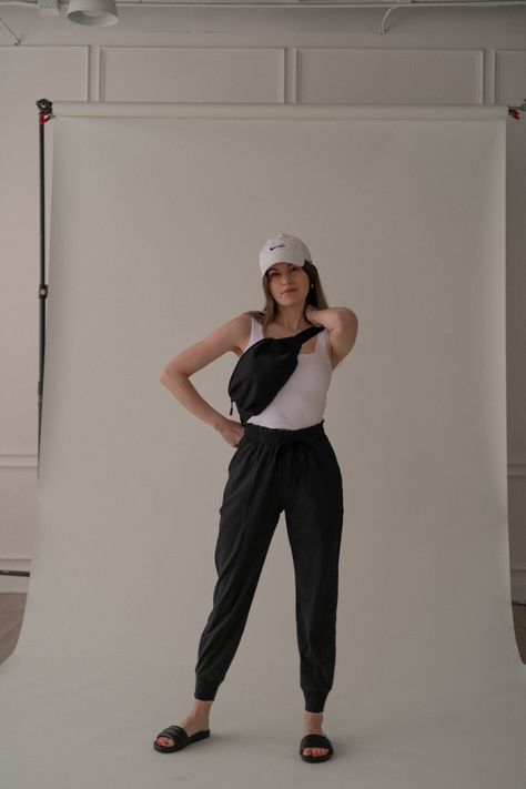 keep it simple and sporty Compressive Sporty Tank Top For Spring, Sporty Spring Cami Crop Top, Sporty Spring Wide-leg Parachute Pants, Chic Sporty Outfits, Casual Sporty Outfits Summer, Sporty Compressive Tank Top, Bra Friendly, Sporty Outfits Summer, Spring Sporty Organic Cotton T-shirt, Sporty Summer Outfits