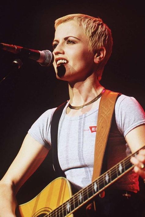 The Cranberries lead singer and songwriter Dolores O'Riordan (born Dolores Mary Eileen O'Riordan in Limerick, IRE) - September 6, 1971 - January 15, 2018, RIP Roxette Band, Dolores O'riordan, The Cranberries, Musica Rock, Shocking News, Red Hot Chili Peppers, Hit Songs, Alternative Rock, Lead Singer