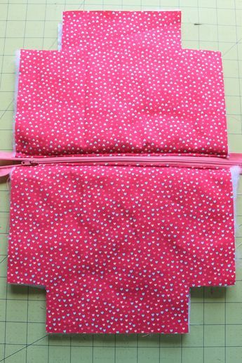 Syprosjekter For Nybegynnere, Projek Menjahit, Zipper Pouch Tutorial, Pouch Tutorial, Beginner Sewing Projects Easy, Leftover Fabric, Bag Patterns To Sew, Bags Tutorial, Sewing Projects For Beginners