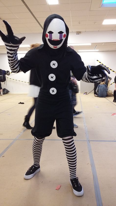 Easy Fnaf Cosplay, Marionette Fnaf Cosplay, The Puppet Cosplay, Mangle Fnaf Cosplay, Puppet Outfit, Fnaf Cosplay Ideas, Puppet Fnaf Cosplay, Fnaf Outfit Ideas, Fnaf Cosplays