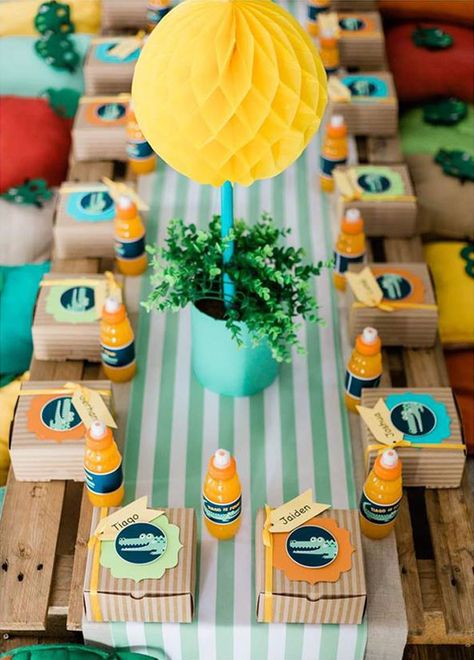 Crocodile Birthday Party, Party Food For Toddlers, Kids Party Boxes, Crocodile Cake, Kids Birthday Snacks, Crocodile Birthday, Party Lunch Boxes, Party Food Boxes, Kids Birthday Food