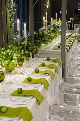 Chartreuse Wedding, Tafel Decor, Beautiful Table Settings, Summer Tables, Pretty Tables, Long Table, Deco Floral, Table Arrangements, Limes