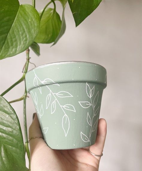 Plant Holder Painting Ideas, Paint Plant Pots Ideas, Sage Green Pottery Painting, Cottage Core Plant Pots, Painted Pots Simple, Paint Your Own Plant Pot, Painted Pots Aesthetic, Paint On Plant Pots, Clay Pot Painting Ideas Simple