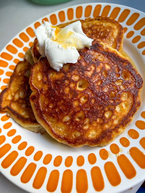 Blow-You-A-Whey Pancakes with Homemade Labneh - The Amateur Gourmet Whey Pancakes, Homemade Labneh, Labneh Recipe, The Best Pancakes, Best Pancakes, Little Miss Muffet, Tasty Pancakes, Buttermilk Pancakes, Plain Yogurt