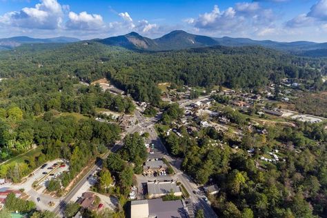 How to Spend a Perfect Weekend in Cashiers, North Carolina - InsideHook Lake Toxaway Nc North Carolina, Needles Highway, Cashiers North Carolina, Lake Toxaway, Cashiers Nc, Gorges State Park, Lake Activities, Carolina Mountains, Nc Mountains