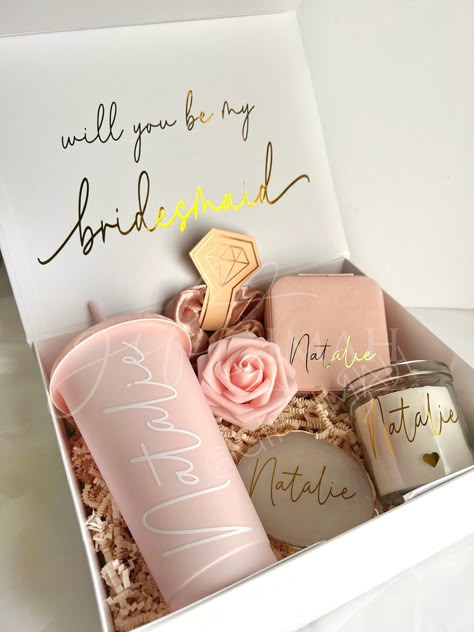 These beautiful pink and gold themed deep large filled boxes make the perfect gift for your bride tribe, packed with an excellent variety of personalised goods these are sure to make the best surprise! Value works out much better than purchasing each item individually! Details: EVERY ORDER COMES WITH: -White magnetic box: 11"x8"x4" Personalised with gold name and inside message. Comes with ivory crinkled paper inside. Tied with pink frayed ribbon. -Pink foam rose ITEMS INCLUDED IN BOX WILL VARY Bride Made Gifts Ideas, Bridesmaid Proposal Box Ideas Purple, Cricut Bridesmaid Gifts, Will You Be My Bridesmaid Box, Bridesmaid Boxes Proposal, Bride Shower Gifts, Bride To Be Gifts, Crinkled Paper, Bridal Gift Box