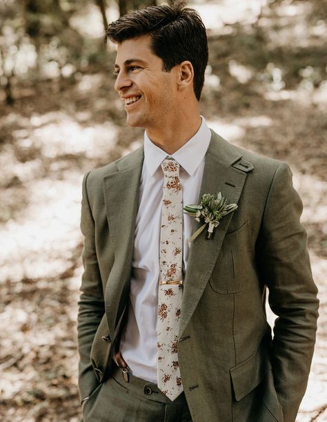 cool green suit groom with floral tie    #forthegroom #groomstyle Rustic Wedding Suit, Green Suit Men, Olive Green Suit, Green Wedding Suit, Olive Green Weddings, Wedding Tux, Peach Palette, Mens Wedding Attire, Groom Wedding Attire