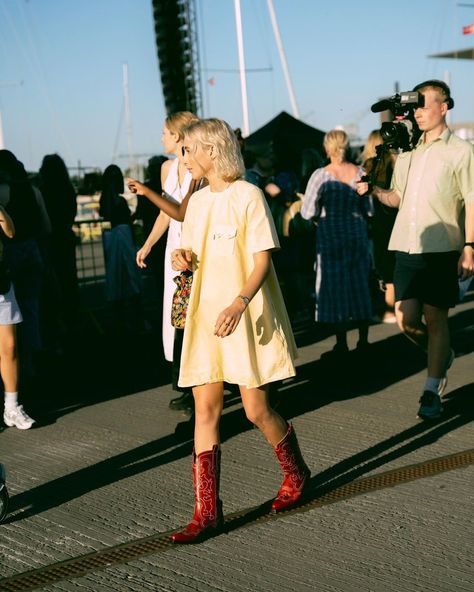 Emma Chamberlain Ganni, Emma Chamberlain Copenhagen, Small Golden Earrings, Red Nails Outfit, Emma Chamberlain Blonde, Emma Chamberlain Cowboy Boots, Emma Chamberlain Style, Cowboy Boots Dress Outfit, Ganni Cowboy Boots