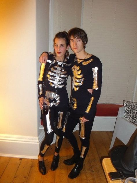 Alex Turner & Alexa Chung Monkey Halloween Costume, Alex Alexa, Arielle Vandenberg, Alex Arctic Monkeys, Alexa Chung Style, Bloc Party, The Last Shadow Puppets, Stylish Couple, The Strokes